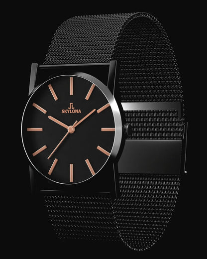 Minimalist_white_dial_watch_with_rose_gold_markers